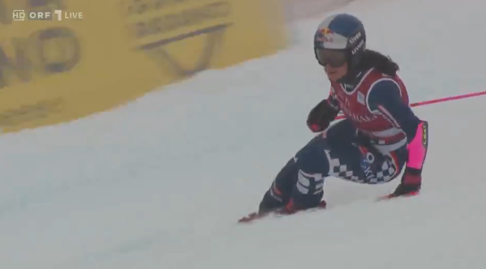 ����� ����