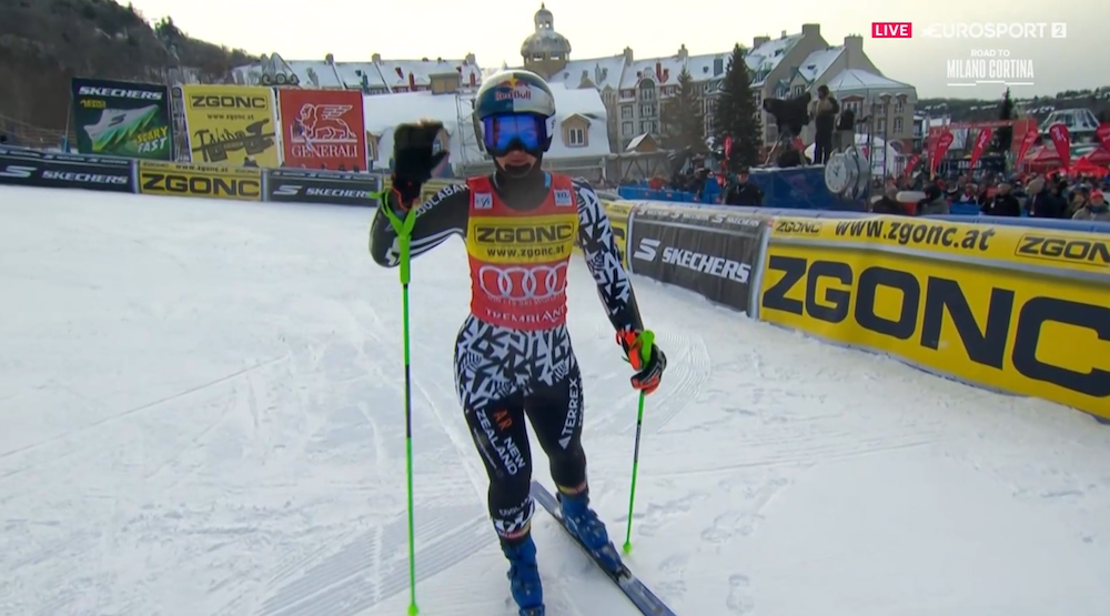 ����� ����