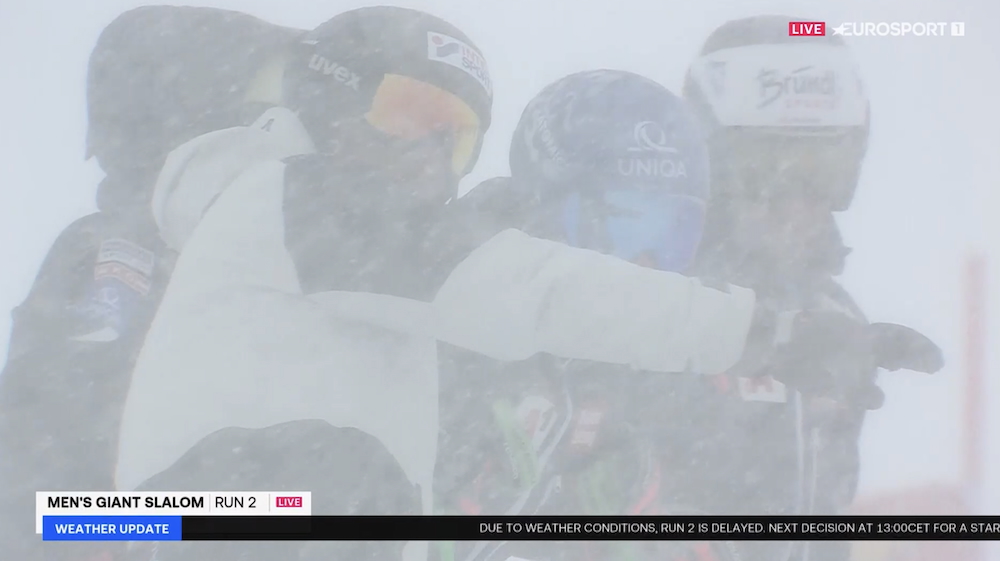 ����� ����