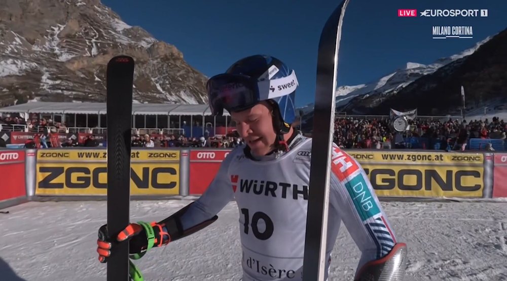 ����� ����