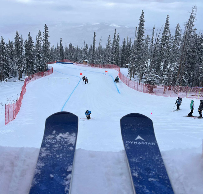 ����� ����