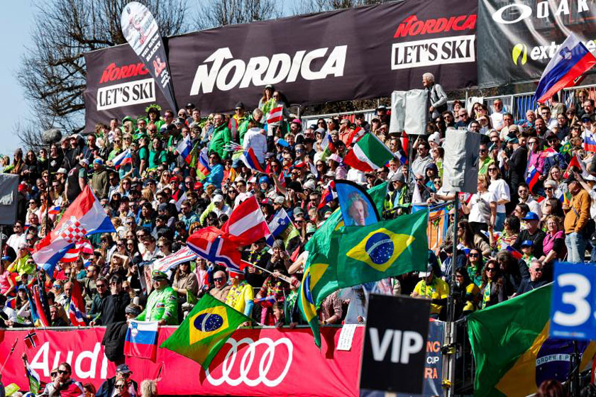 ����� ����