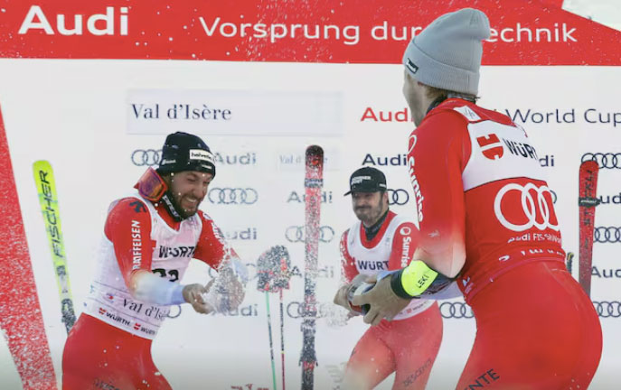 ����� ����