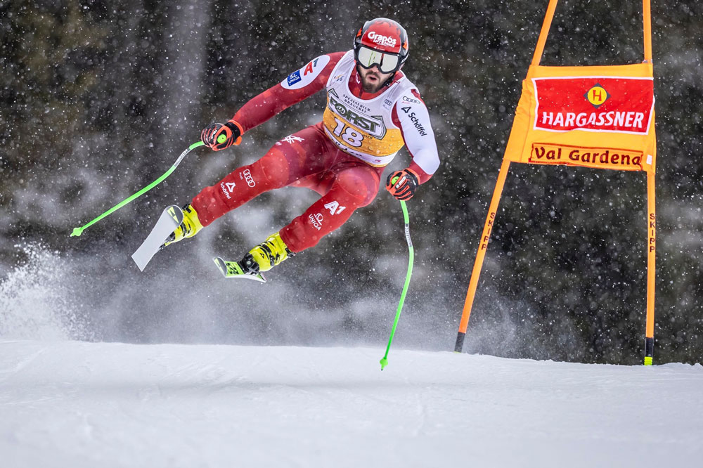 ����� ����