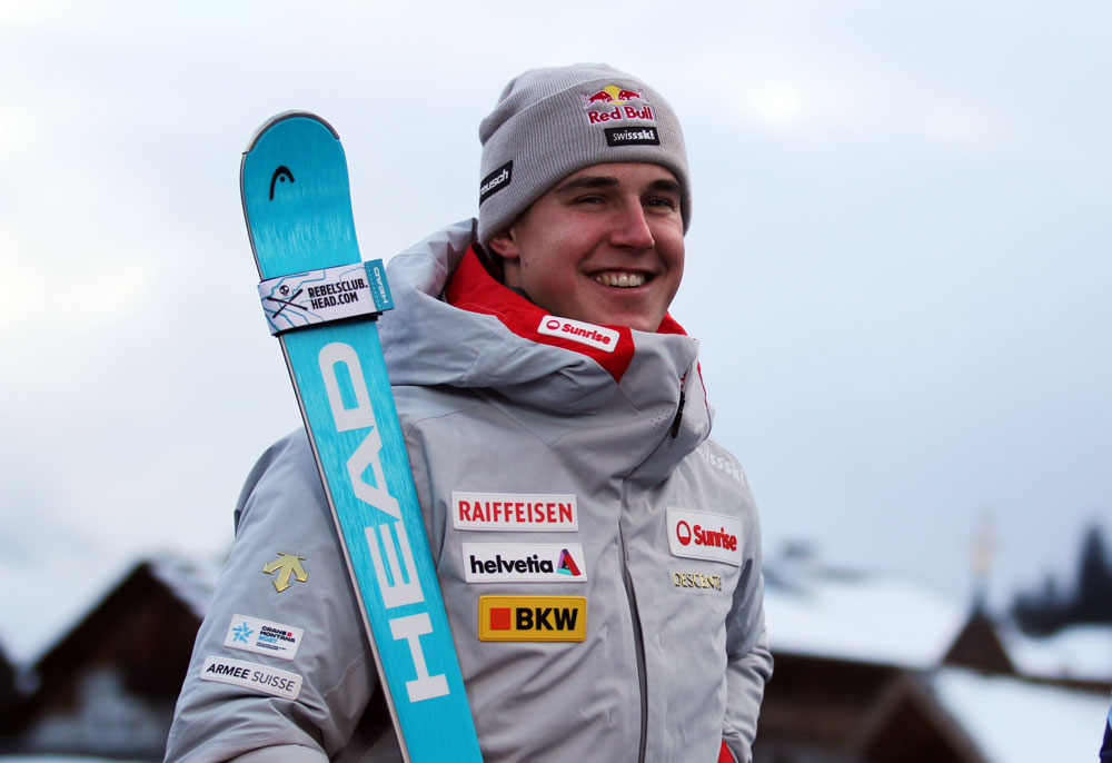 ����� ����