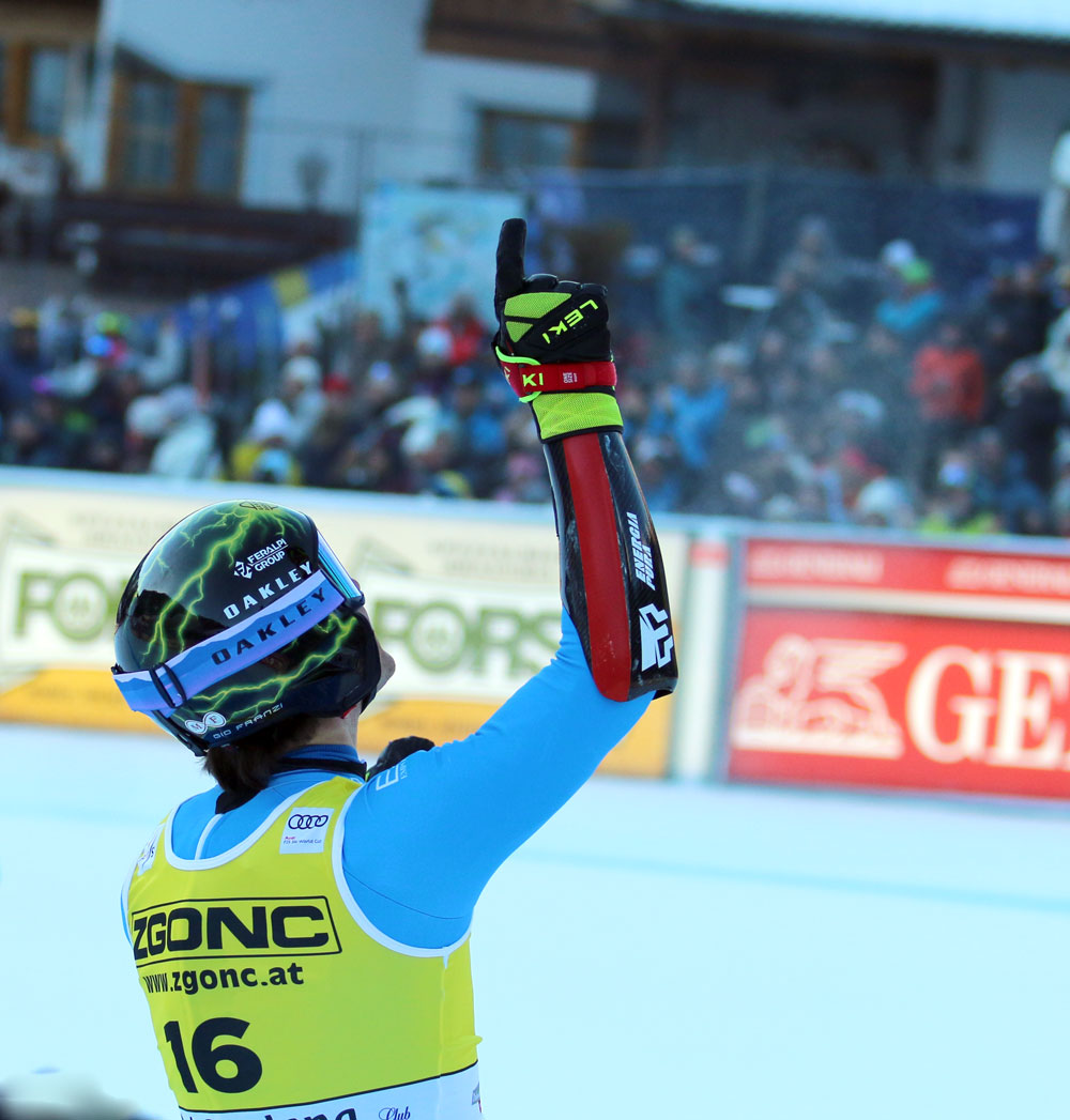 ����� ����