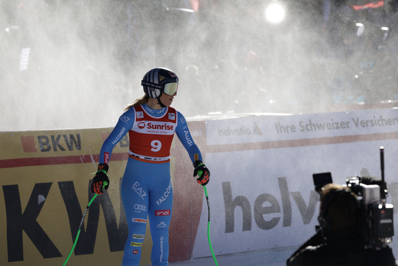 ����� ����