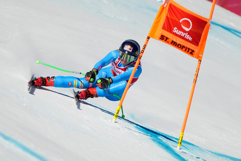 ����� ����