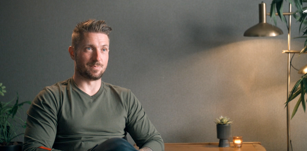 ����� ����