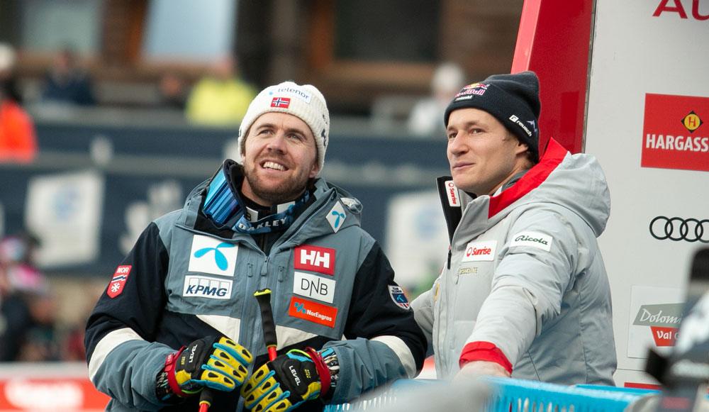 ����� ����