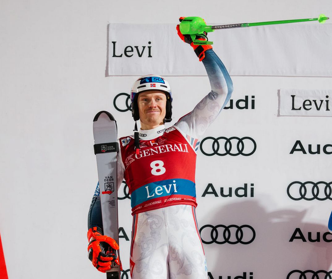 ����� ����