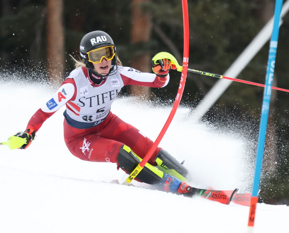 ����� ����