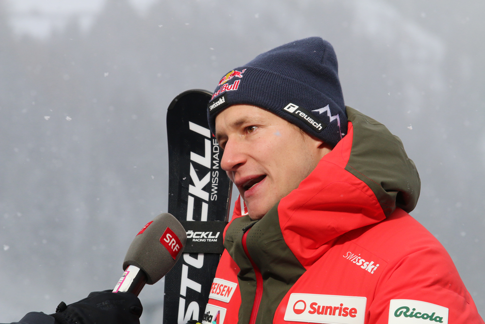 ����� ����