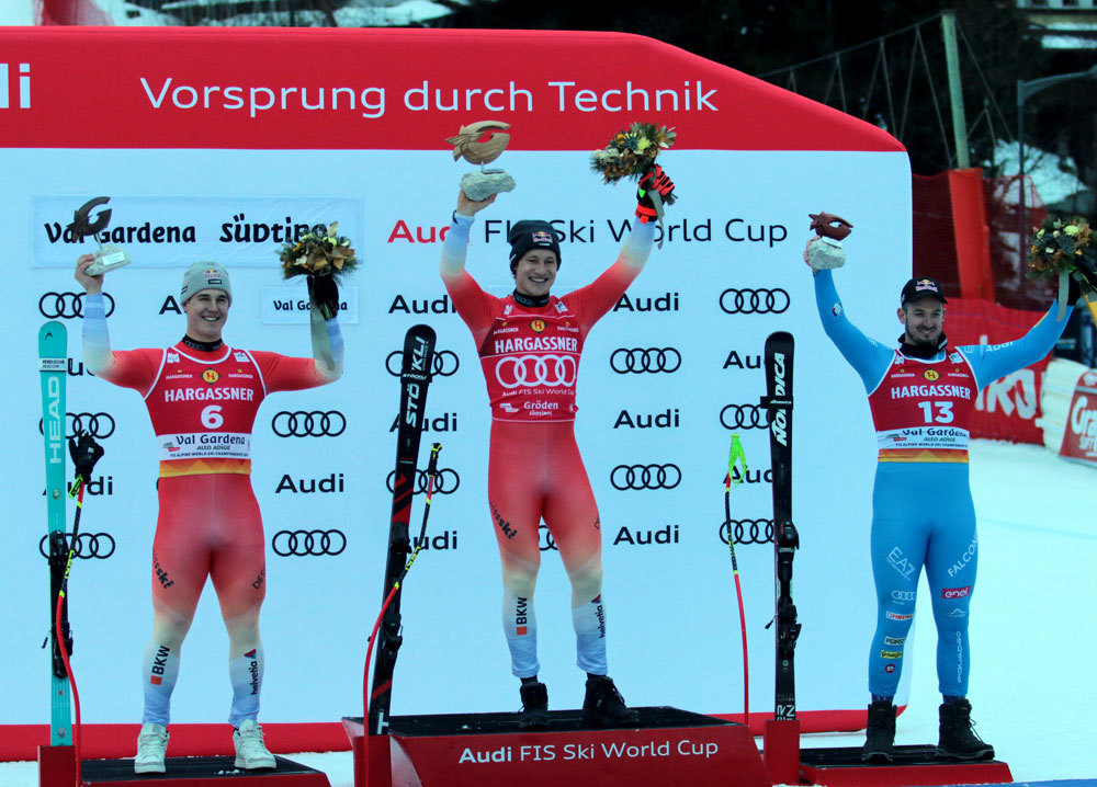 ����� ����