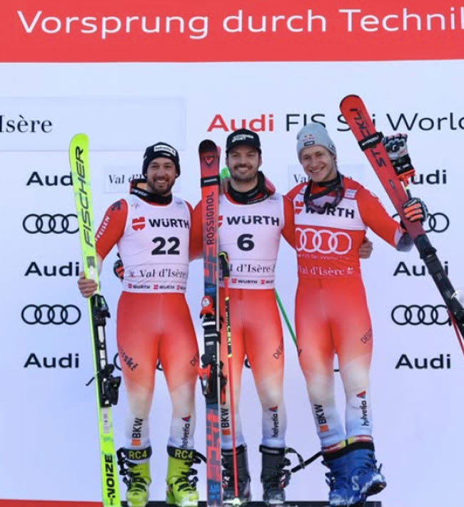 ����� ����