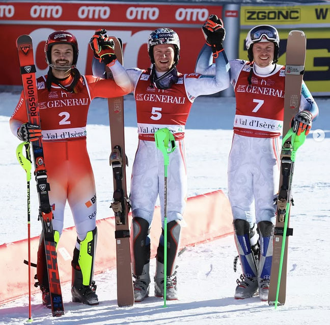 ����� ����