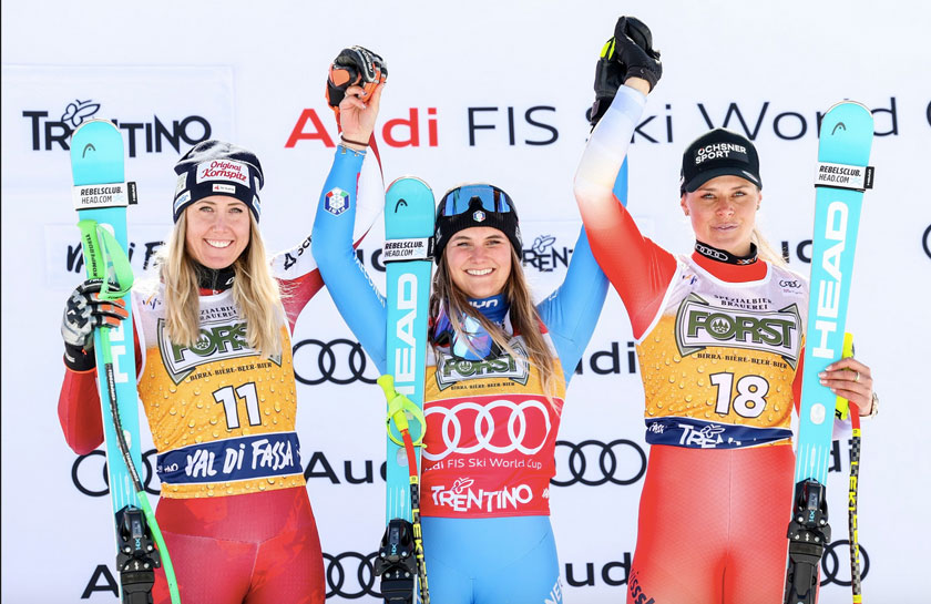 ����� ����