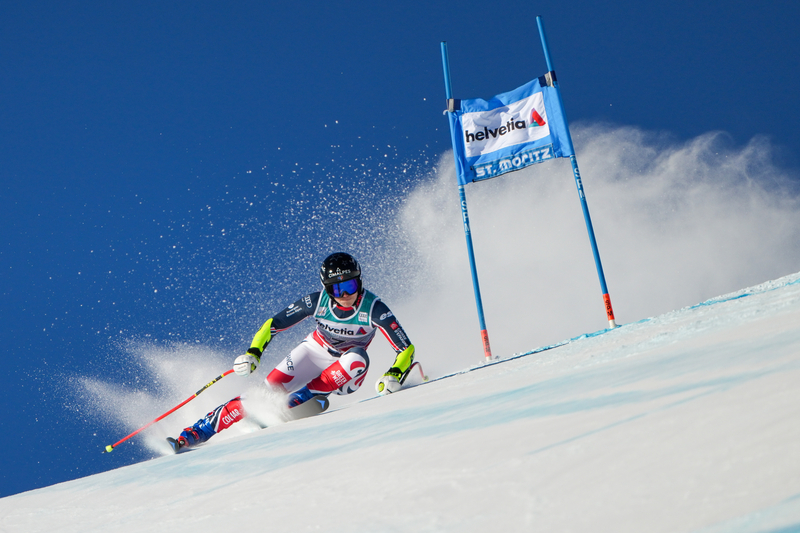 ����� ����