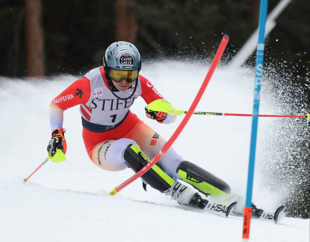 ����� ����